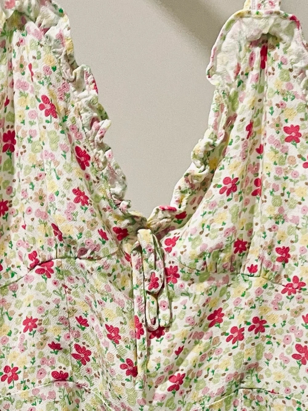 Charlie Holiday Floral Ruffle Mini Dress EUC - Picture 10 of 16